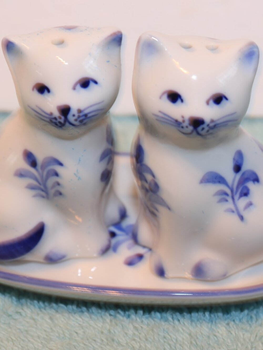Andrea by Sadek Kitten Cute Cats With Tray Salt & Pepper Shakers Porcelain Blue